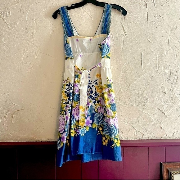 FLORAL V-Neck Sundress - Picture 2 of 5